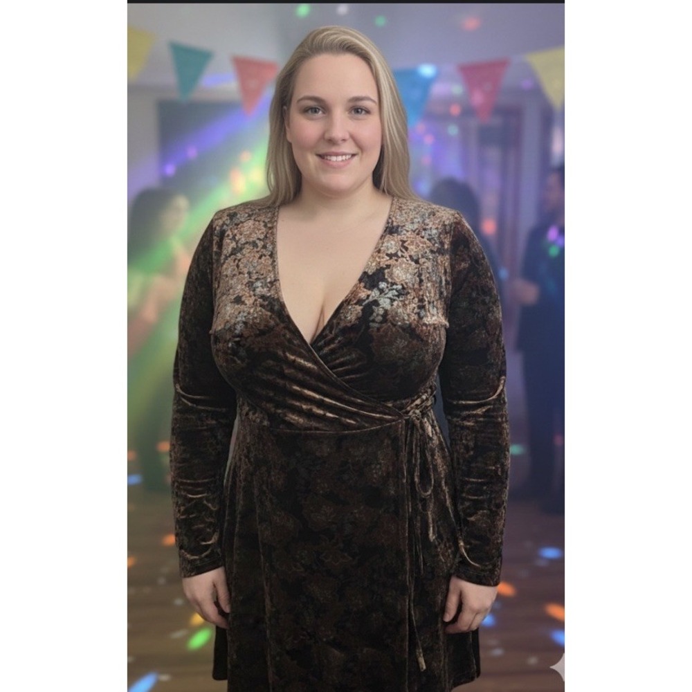 Chelsea & Violet Crushed Velvet Boho Wrap Dress Size Large Floral Leaf Print
